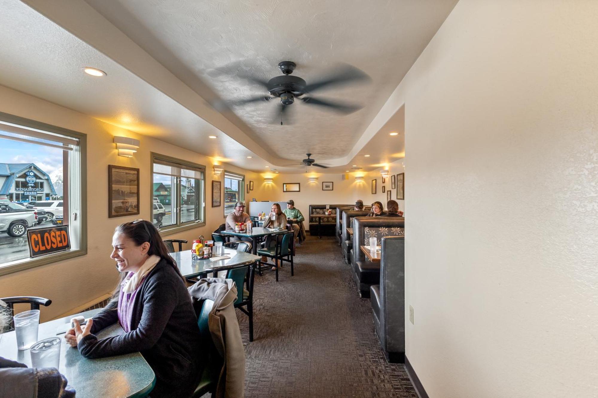Breeze Inn Hotel Seward Exterior photo